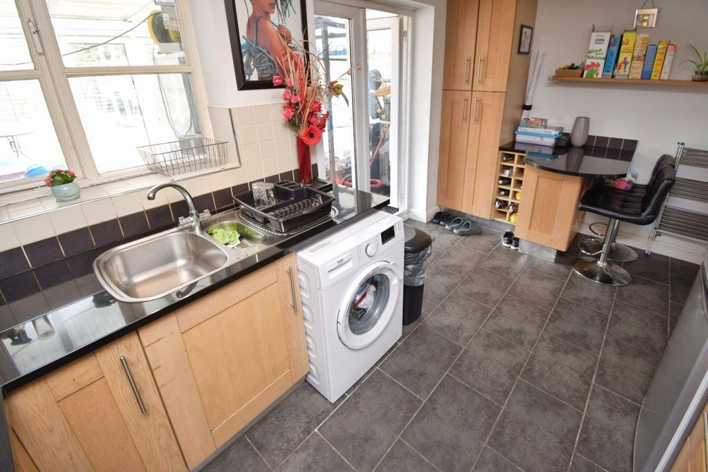 Property photo 3 of 24 Kitchen