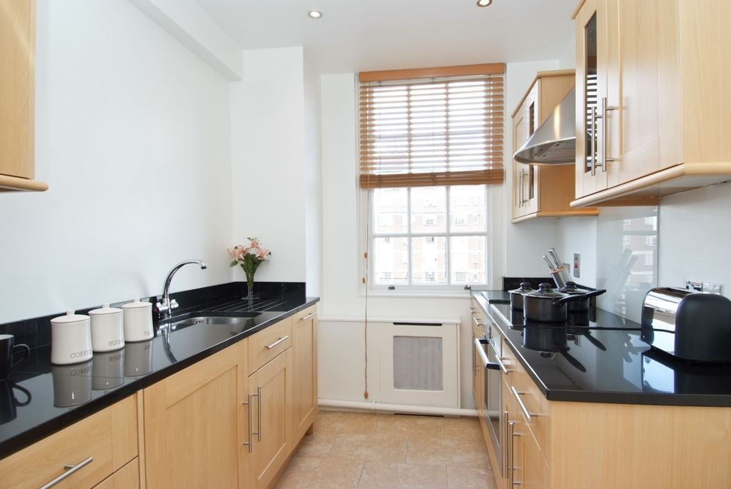 Property photo 3 of 8 Cranmer Court