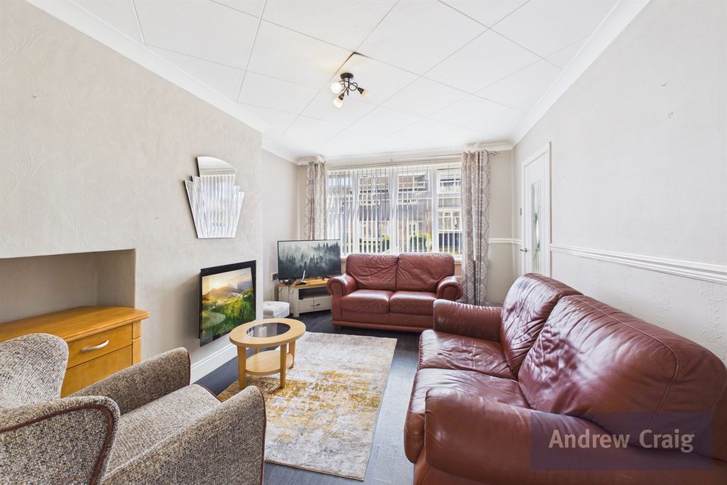 Property photo 2 of 11 Lounge