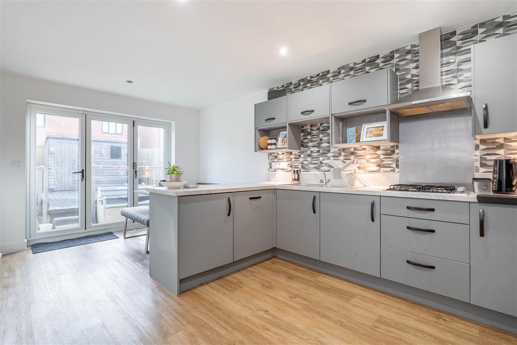 Property photo 3 of 29 Kitchen/Diner