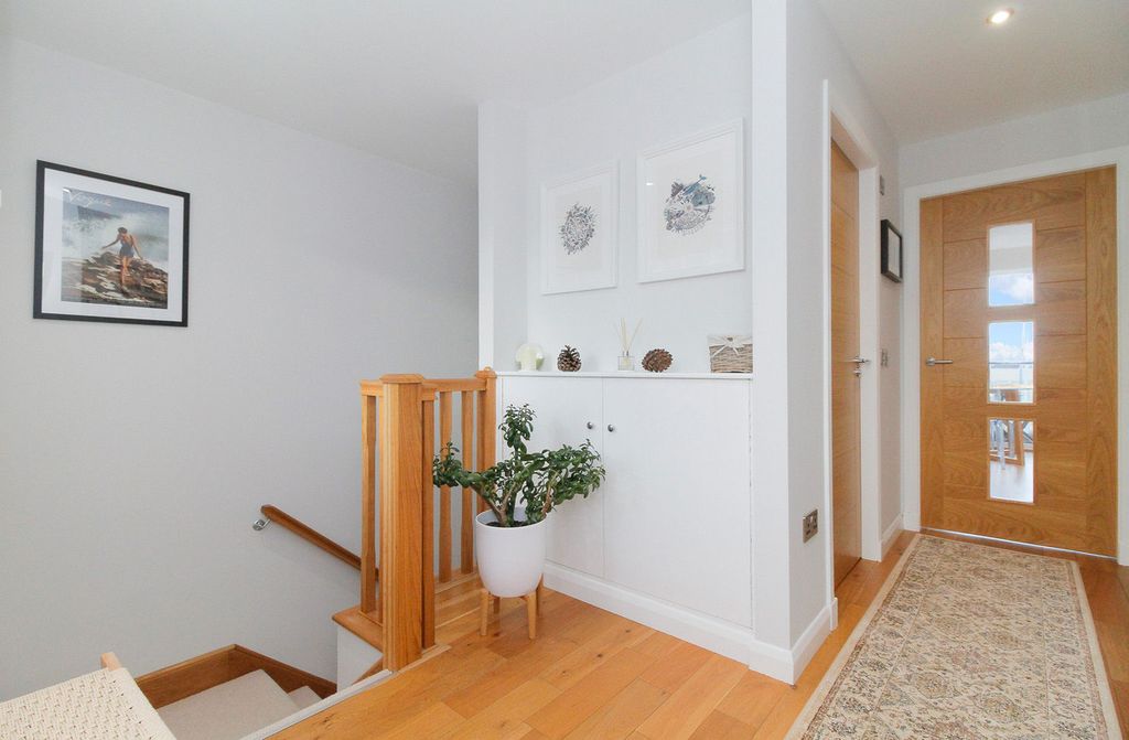 Property photo 3 of 41