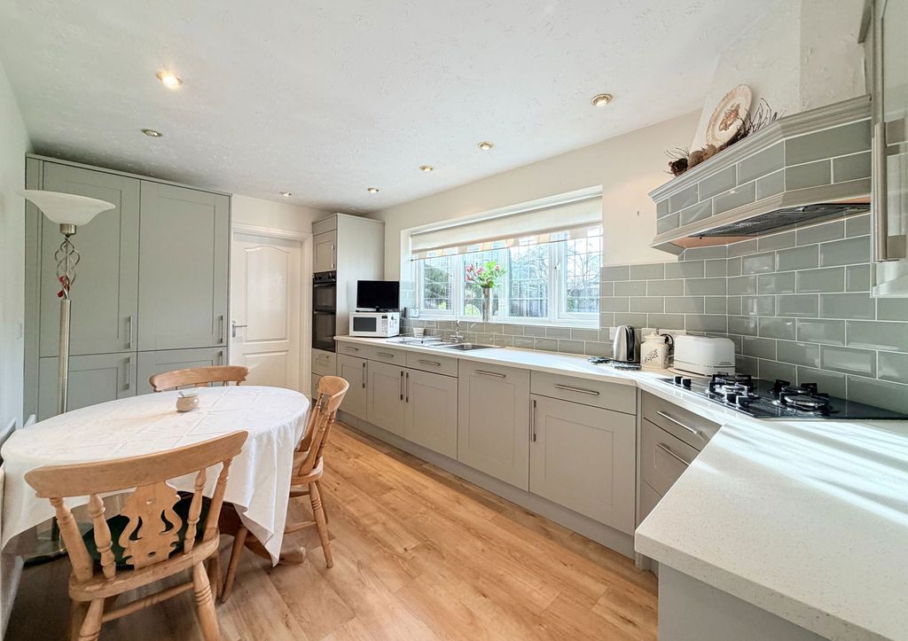 Property photo 2 of 28