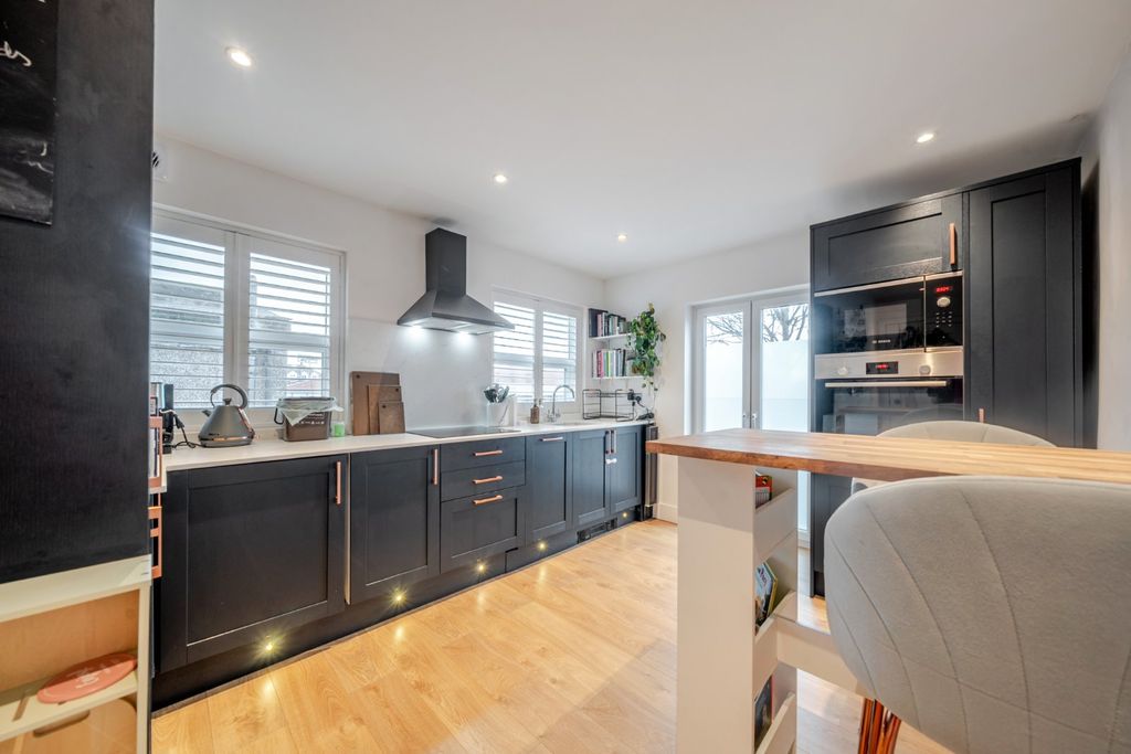 Property photo 2 of 10 Picture No. 14