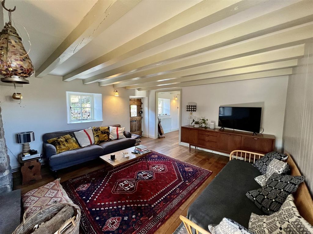 Property photo 2 of 30 Lounge