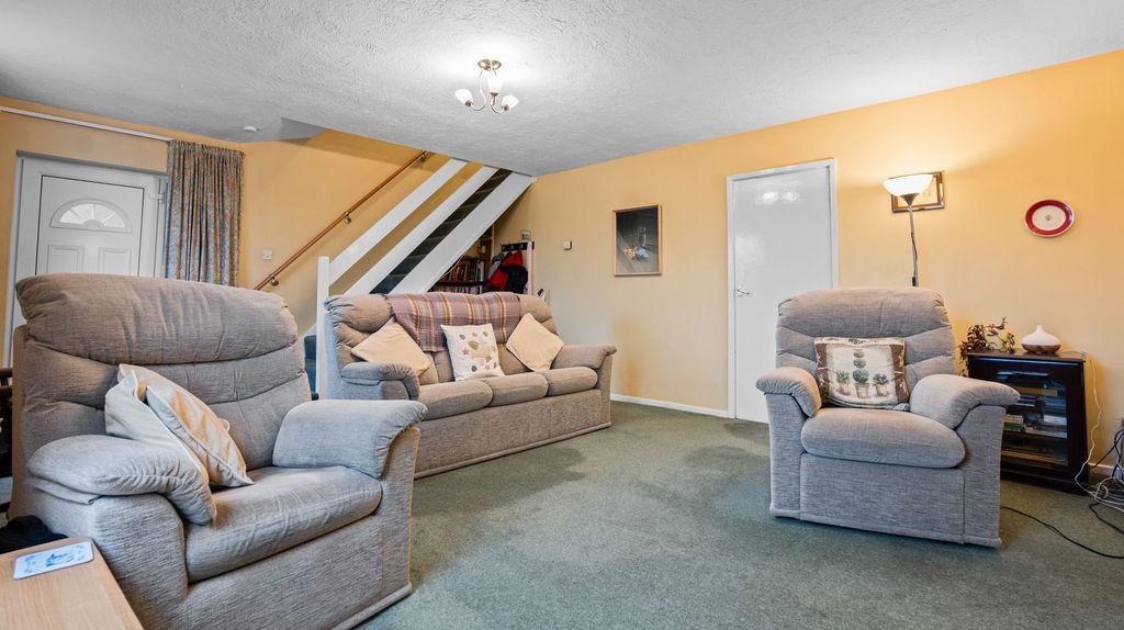 Property photo 2 of 25