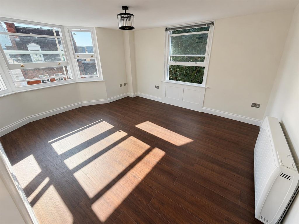 Property photo 3 of 5 Flat 3 Regent Gate - Lounge.Png
