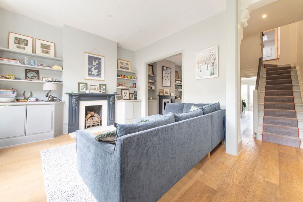 Property photo 1 of 11