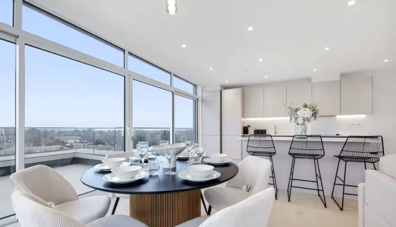 Property photo 2 of 14 Dining Room