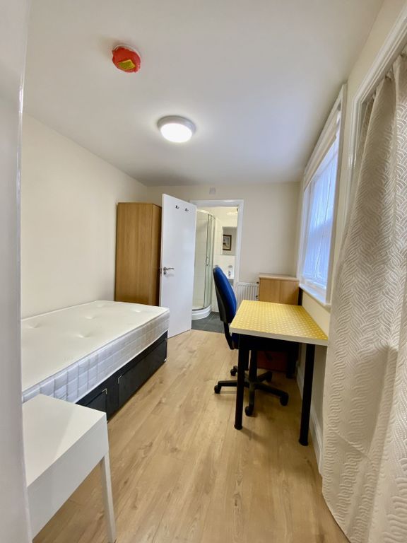 Property photo 2 of 6 Room E 1