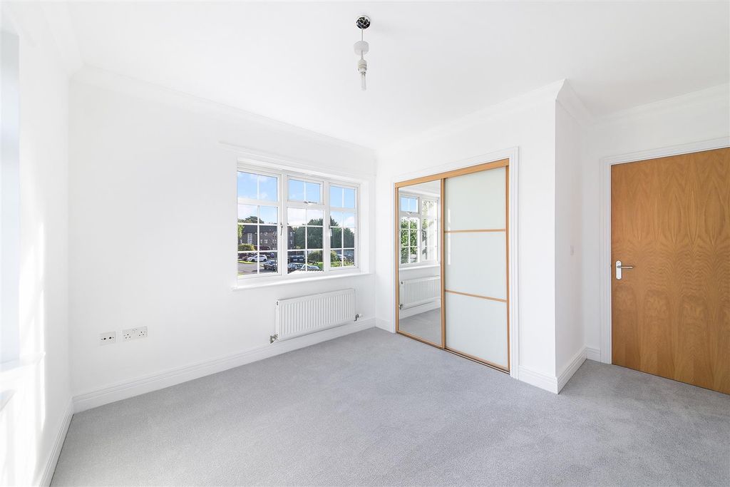 Property photo 2 of 6 Manor Court,3 - (4).Jpg