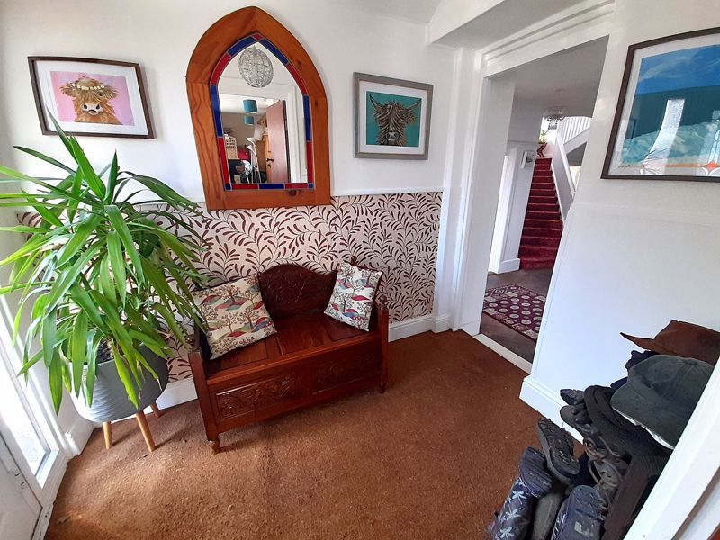 Property photo 3 of 38 House Vestibule