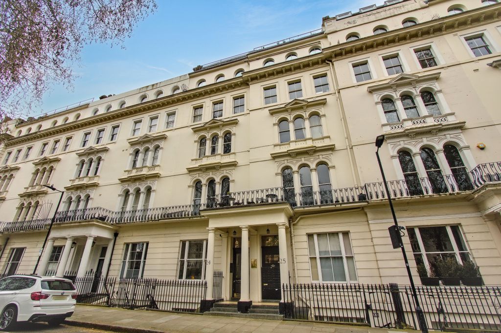 Property photo 1 of 14 4.1 Clifford Court , 24-25 Kensington Garden Square, London W2 4Be