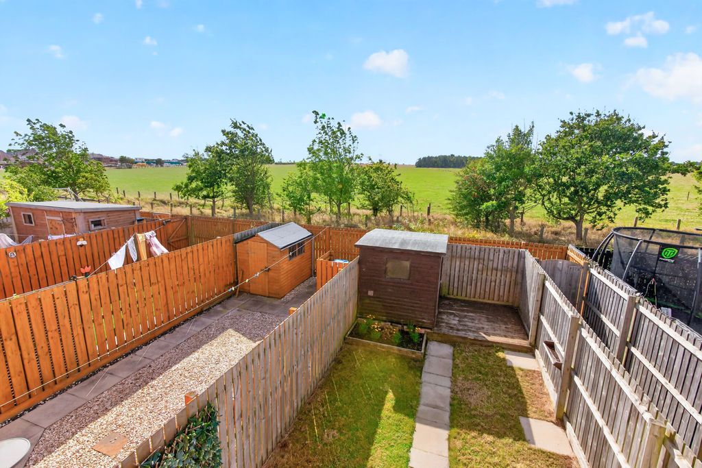 Property photo 2 of 17 Photo 33
