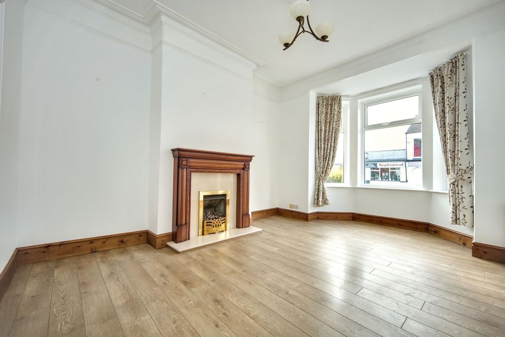 Property photo 2 of 23