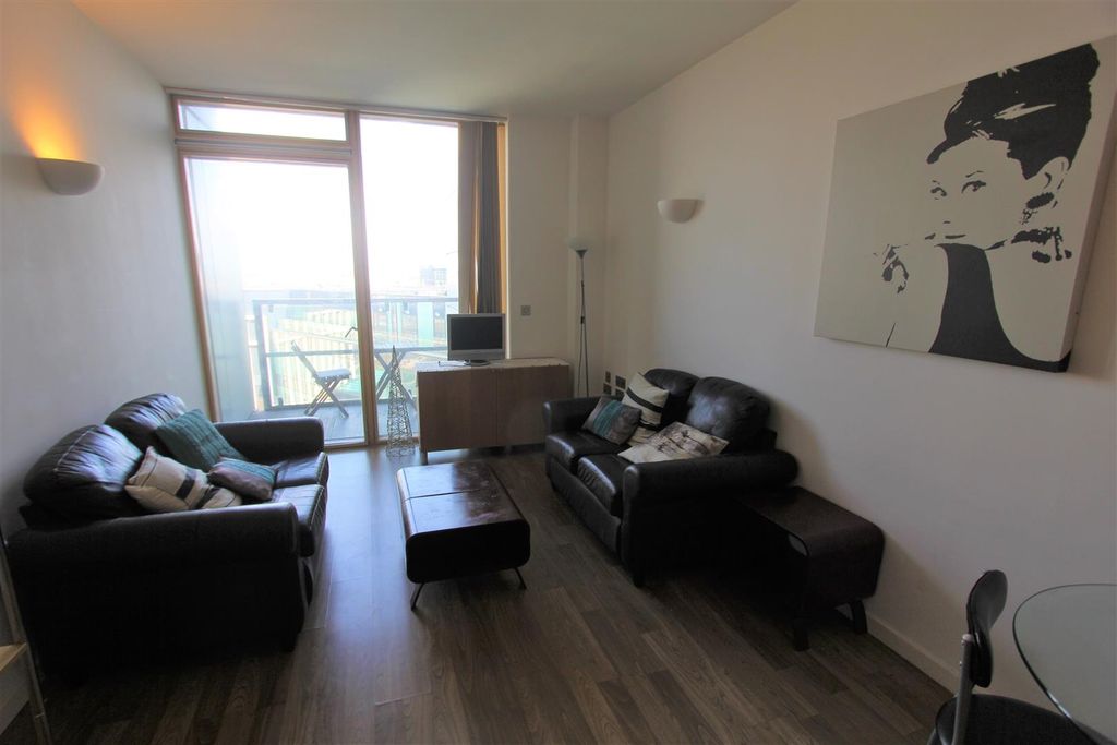 Property photo 3 of 8 Livingroom2.Jpg