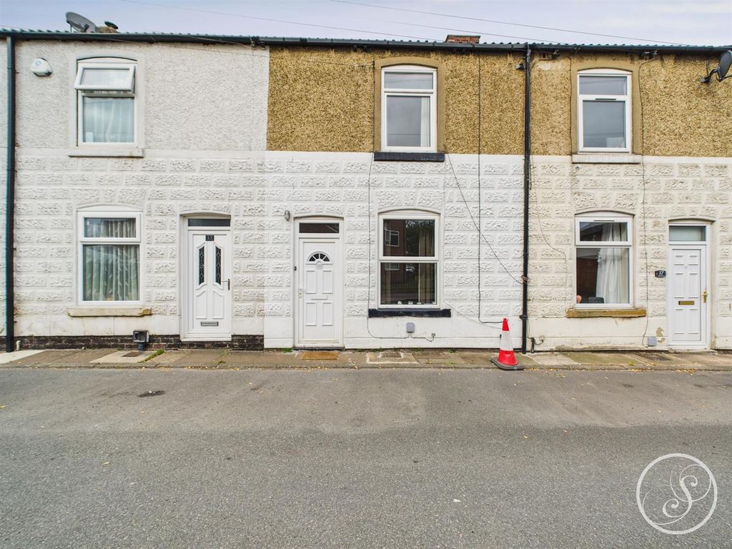 Property photo 1 of 14 External