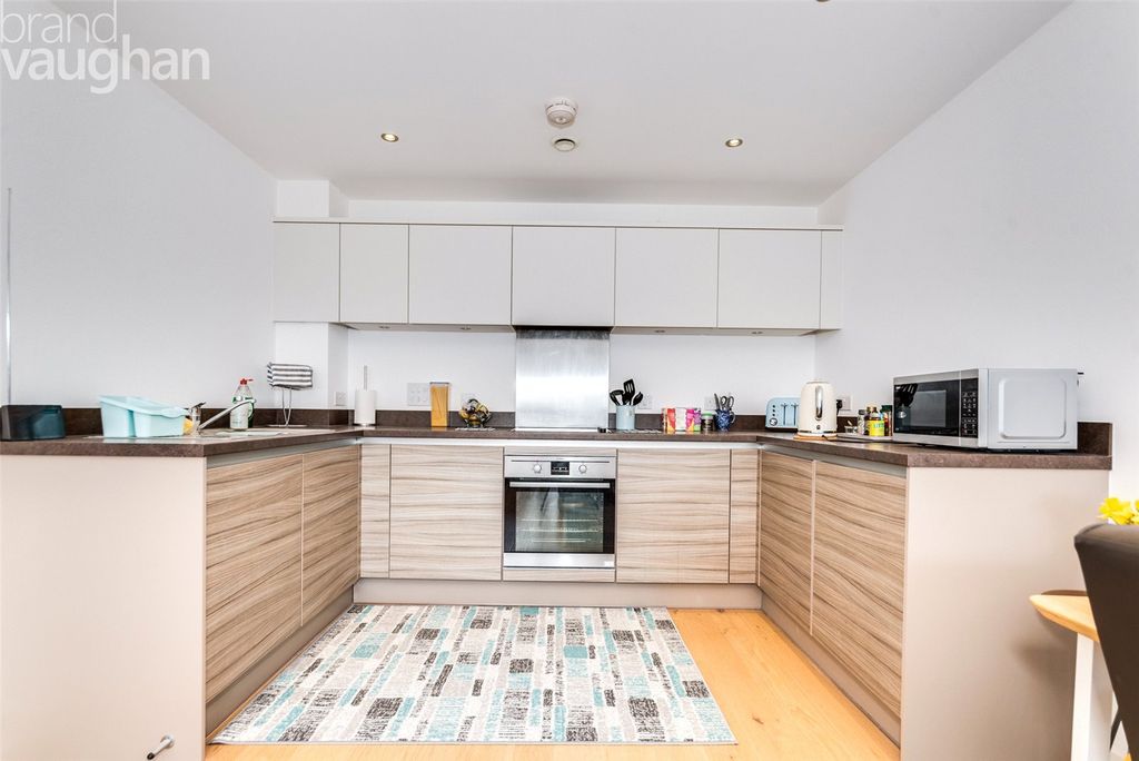 Property photo 2 of 11 Kitchen