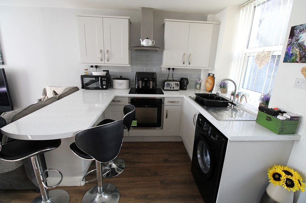 Property photo 3 of 14 Kitchen Area