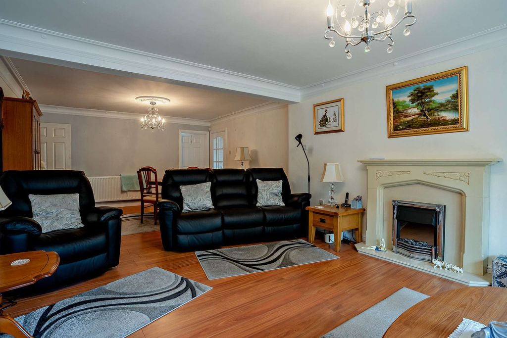 Property photo 3 of 35