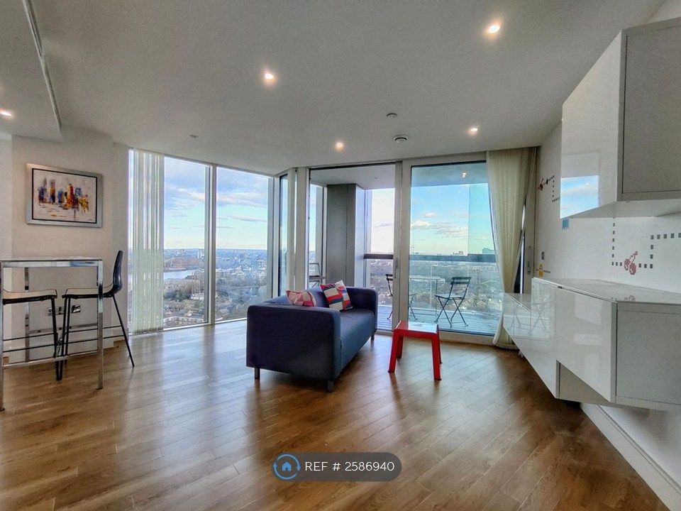 Property photo 1 of 12 Living Space