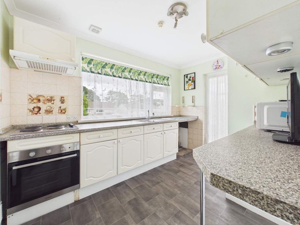Property photo 3 of 14 Kitchen