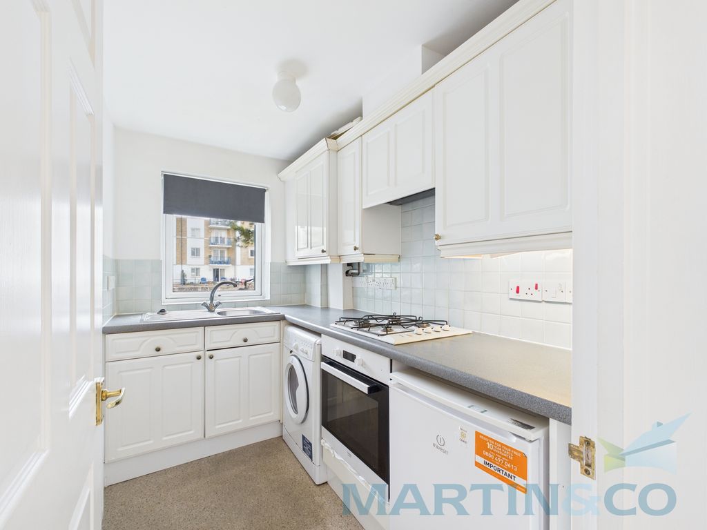 Property photo 2 of 11 Kitchen