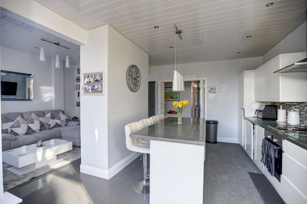 Property photo 1 of 25 Kitchen Diner