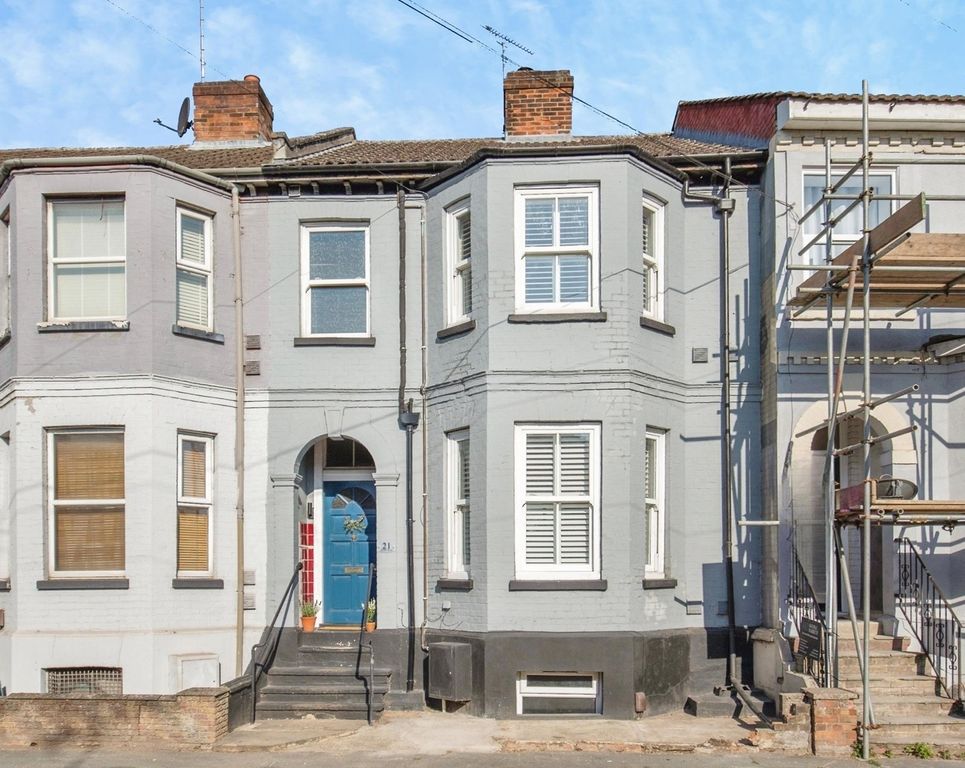 Property photo 1 of 16