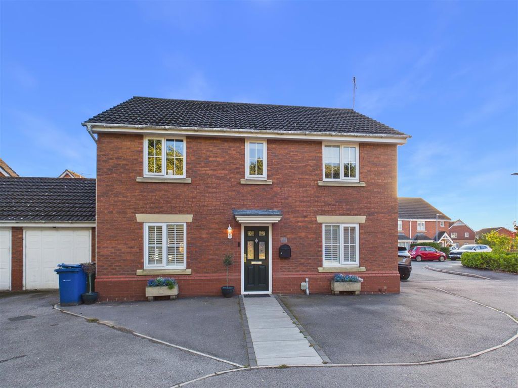 Property photo 1 of 16 Alder Close - Main Photo