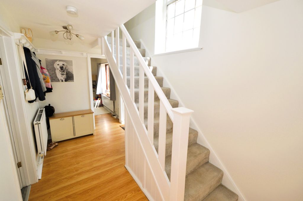 Property photo 2 of 12 Entrance Hall