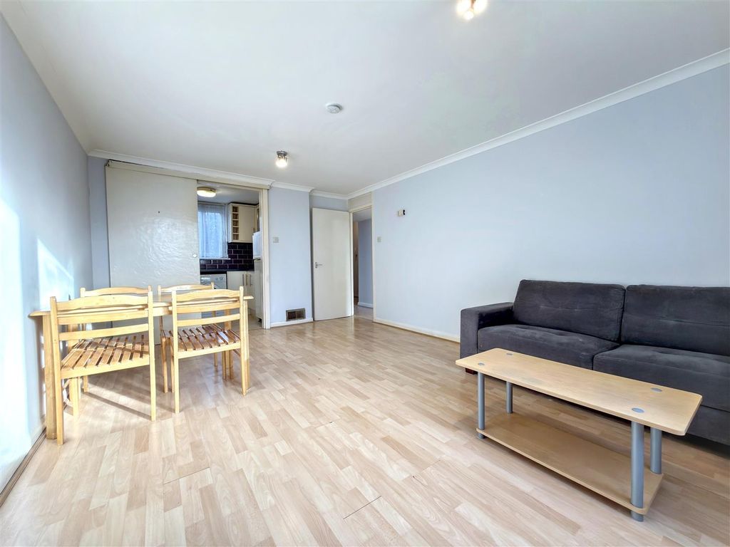 Property photo 3 of 12 Lounge/ Diner