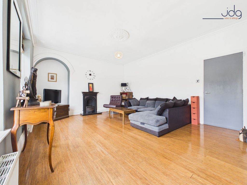 Property photo 2 of 14 Lounge
