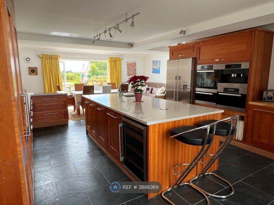 Property photo 2 of 28 Kitchen