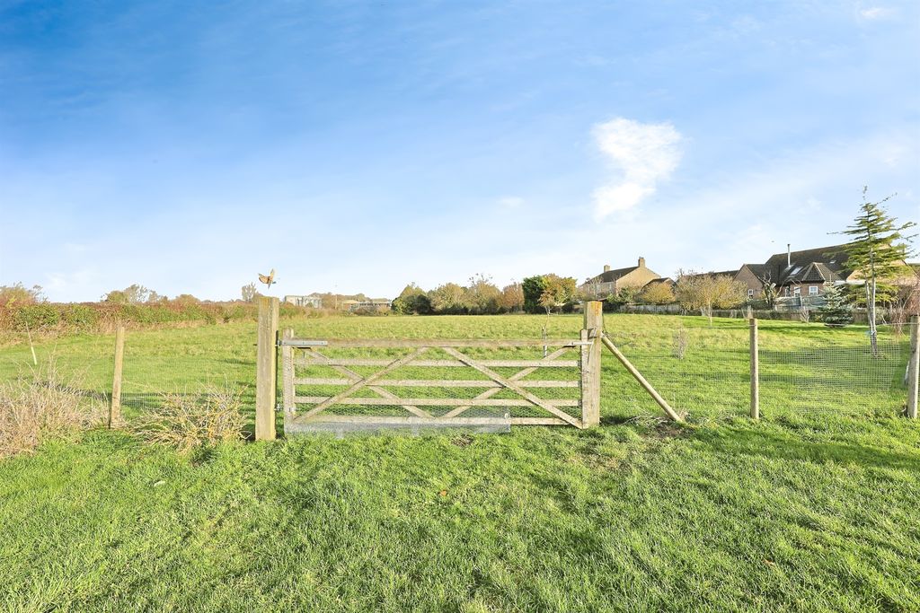 Property photo 2 of 35