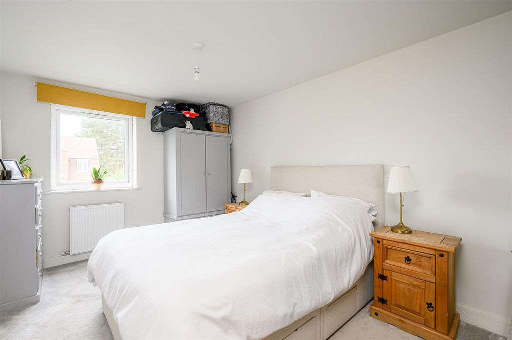 Property photo 3 of 9 Bedroom