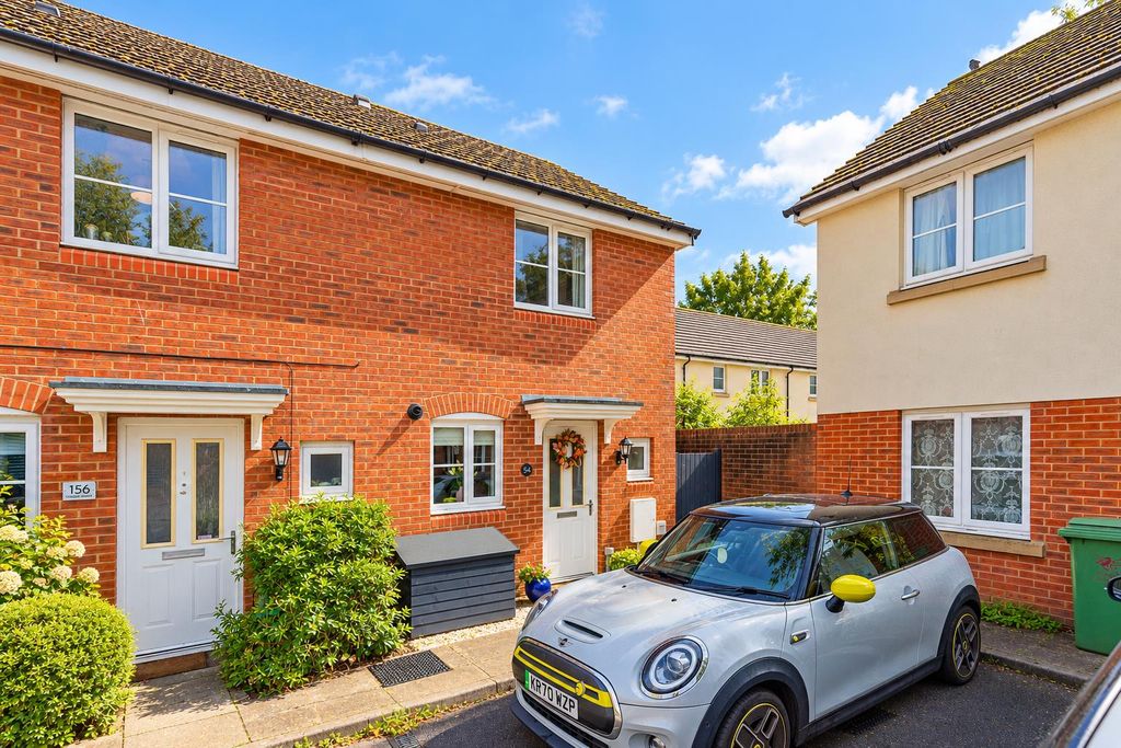 Property photo 2 of 33 Sunny UK Semi-Detached Homes With Mini Cooper.Png