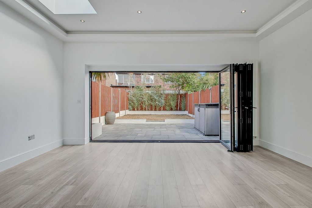 Property photo 1 of 18 Rear Garden
