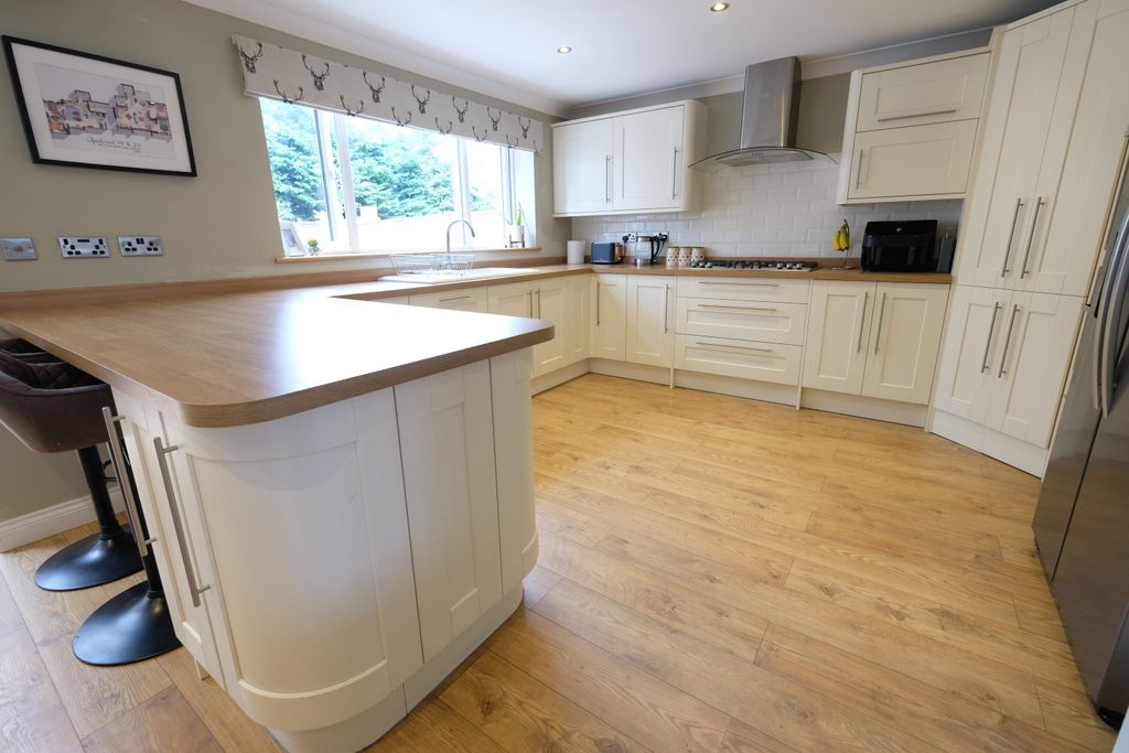 Property photo 3 of 16 Open Plan Room