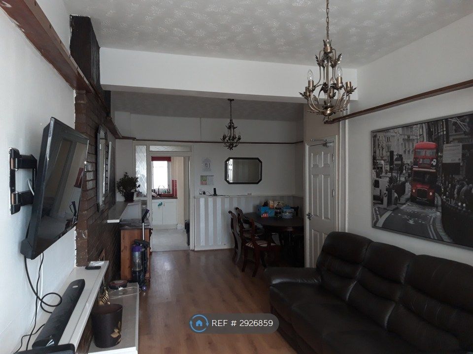 Property photo 3 of 27 Living Room / Dining Room