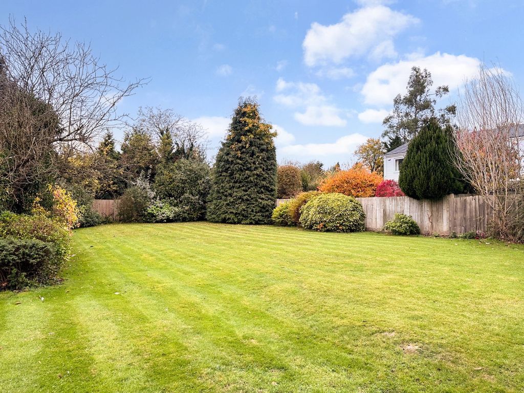 Property photo 3 of 12 Garden