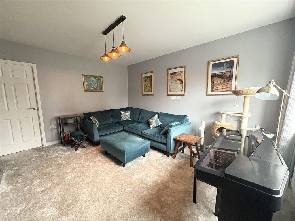 Property photo 2 of 14 Lounge