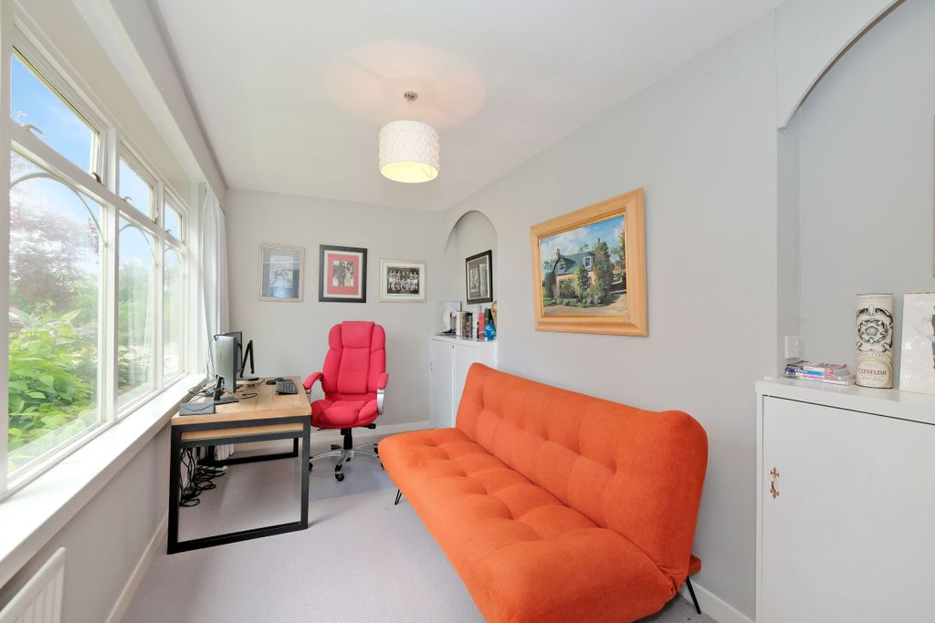 Property photo 3 of 33