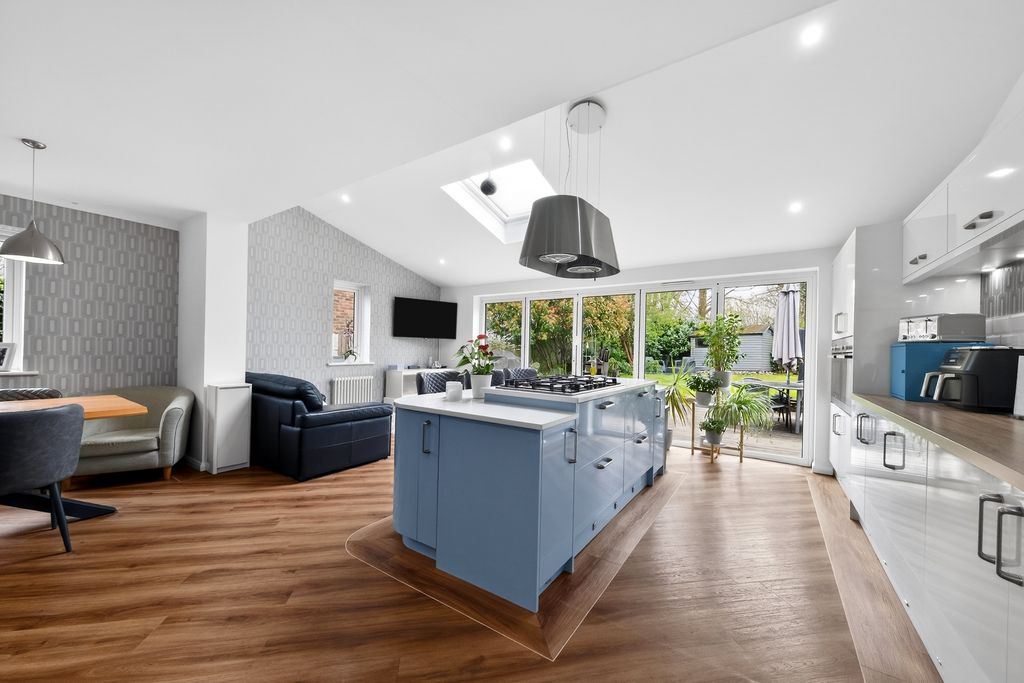 Property photo 2 of 32 Kitchen/Diner