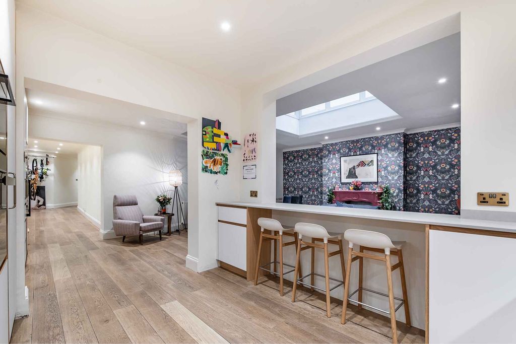 Property photo 3 of 24