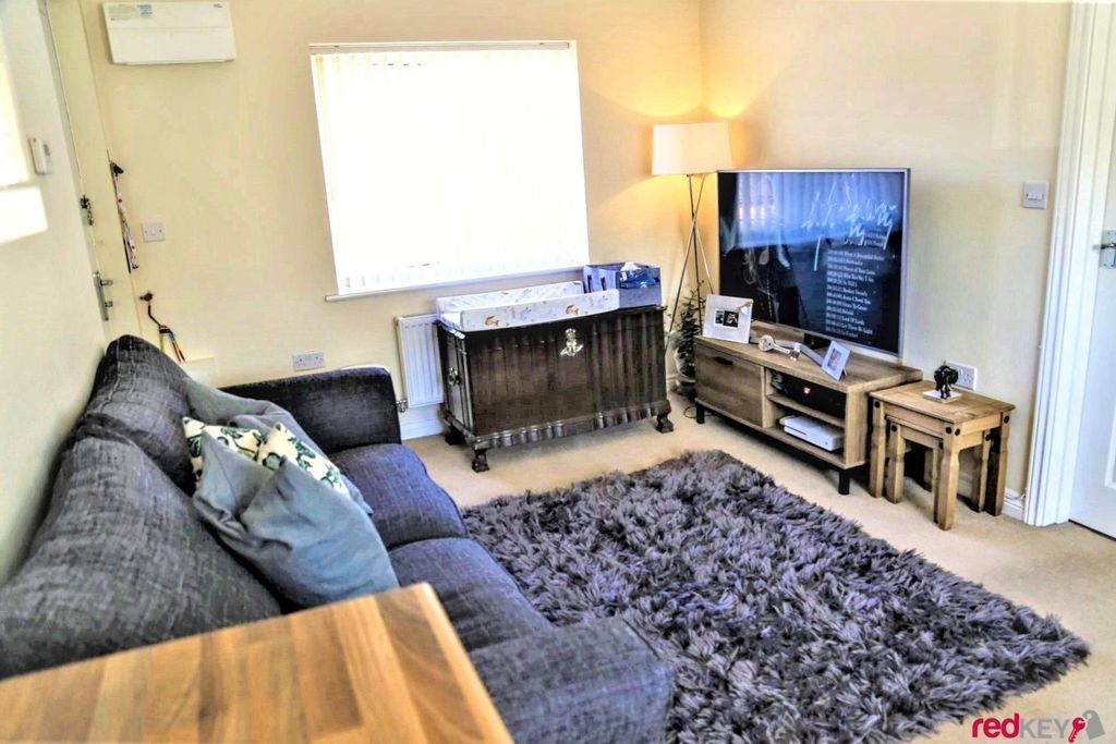 Property photo 2 of 5 Lounge