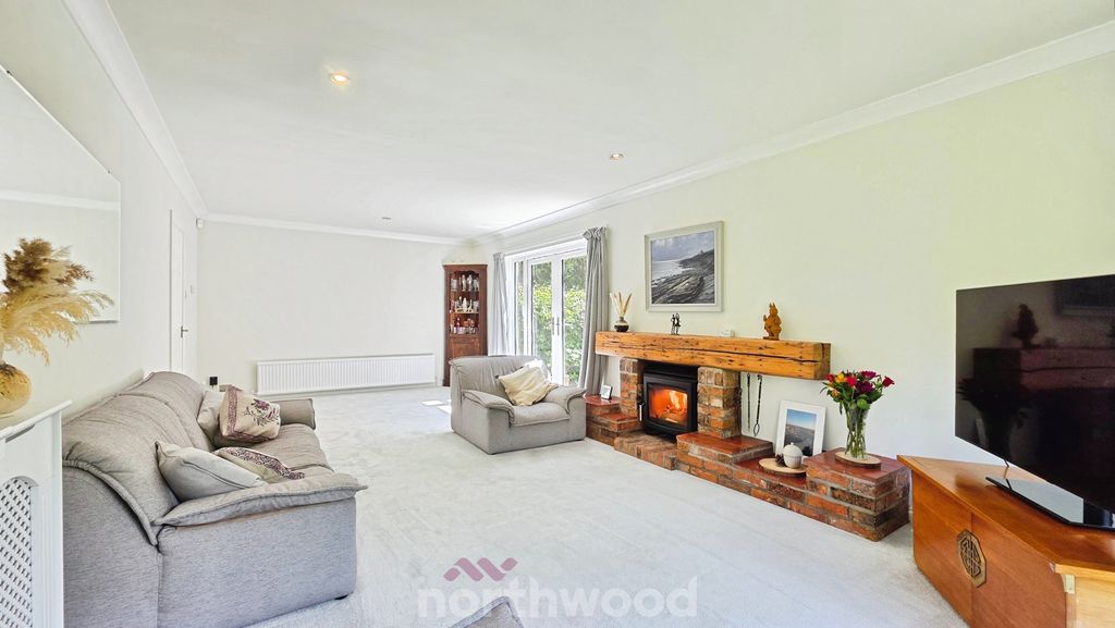 Property photo 2 of 32