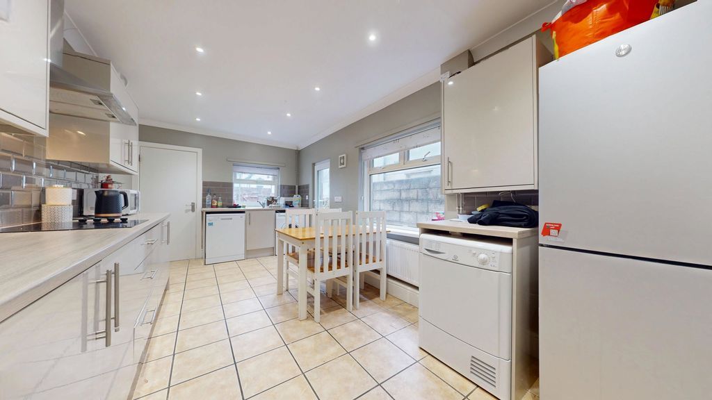 Property photo 2 of 10 Photo 11