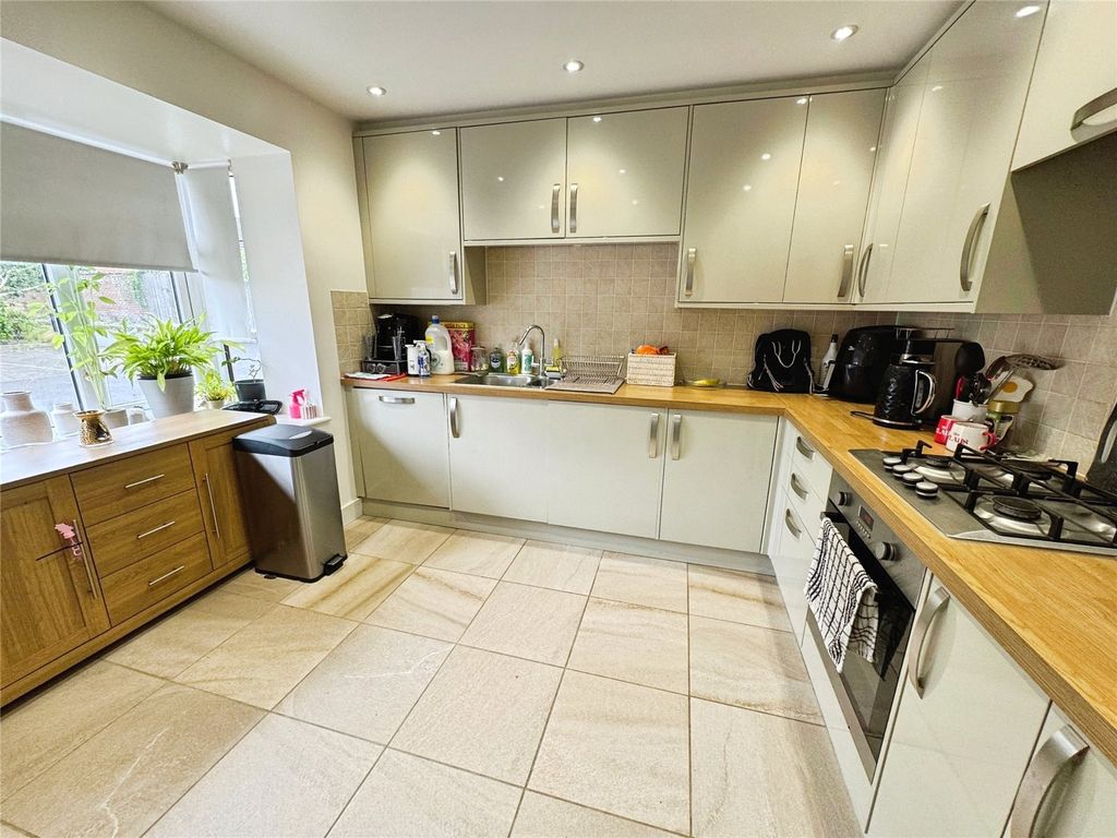 Property photo 2 of 13 Picture No. 11