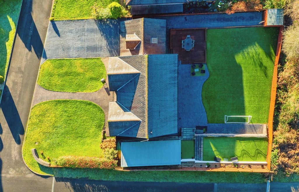 Property photo 2 of 37