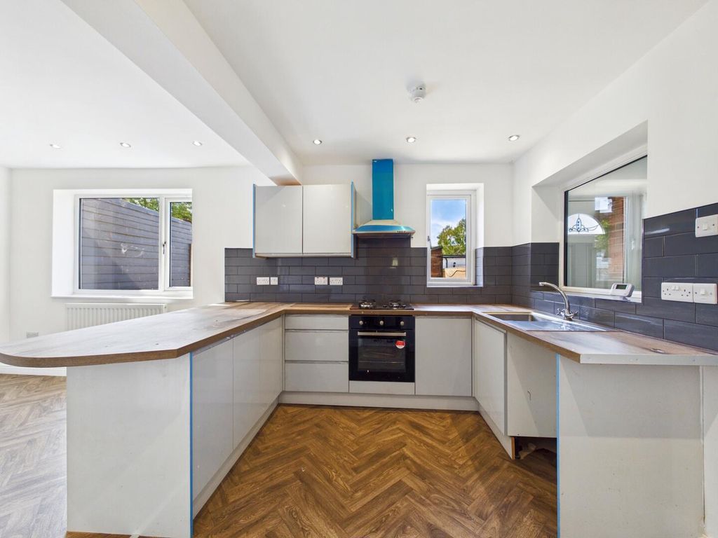 Property photo 2 of 14 Kitchen